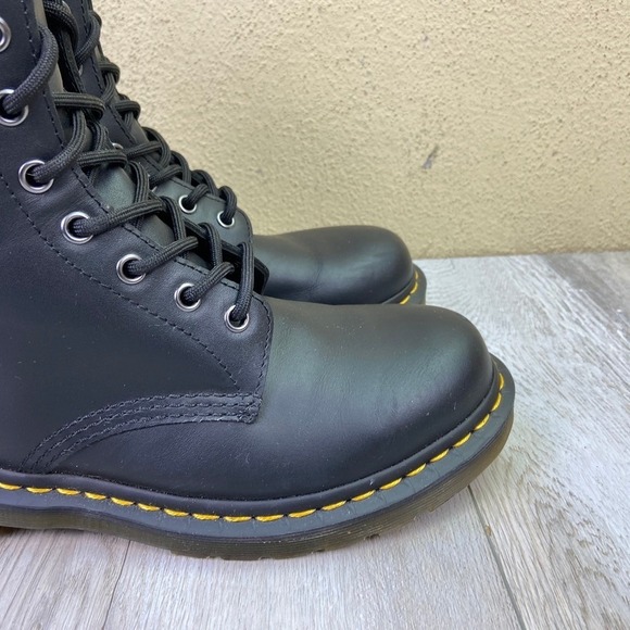 Dr. Martens 1460 Boots Womens Size 10 Black Original Smooth Leather Lace Up - Picture 3 of 14
